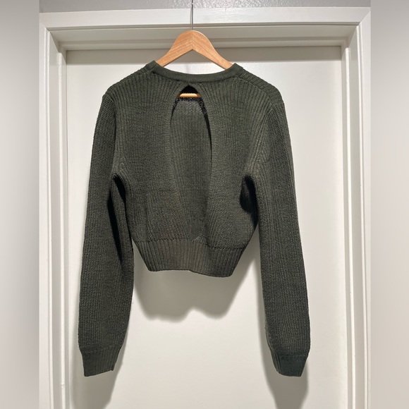 Olive green mid-drift sweater. L - Picture 2 of 3